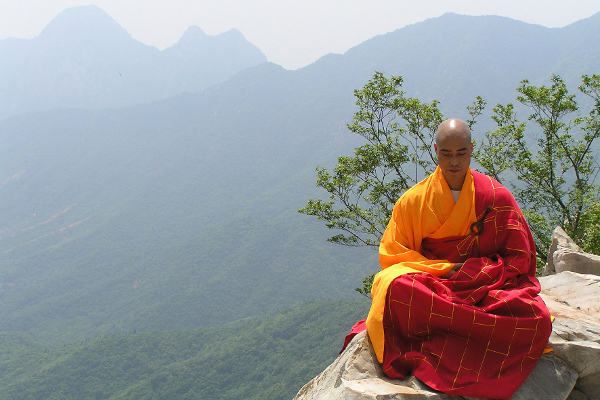 چطور ذهنمان را خاموش کنیم – کلیپ فن صحیح مراقبه توسط راهب تبتی